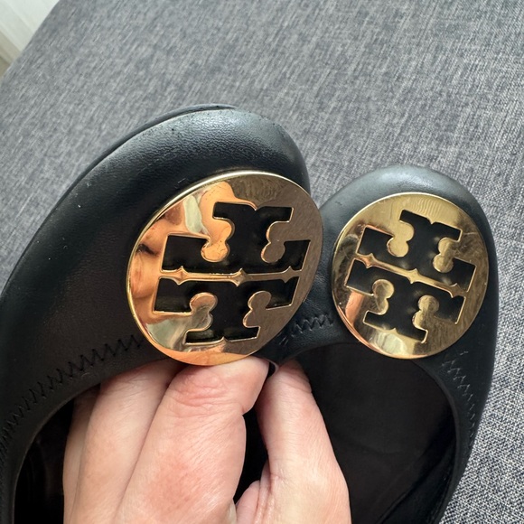 Tory Burch Black Leather Reva Logo Ballet Flats - Size 9 - Picture 13 of 14